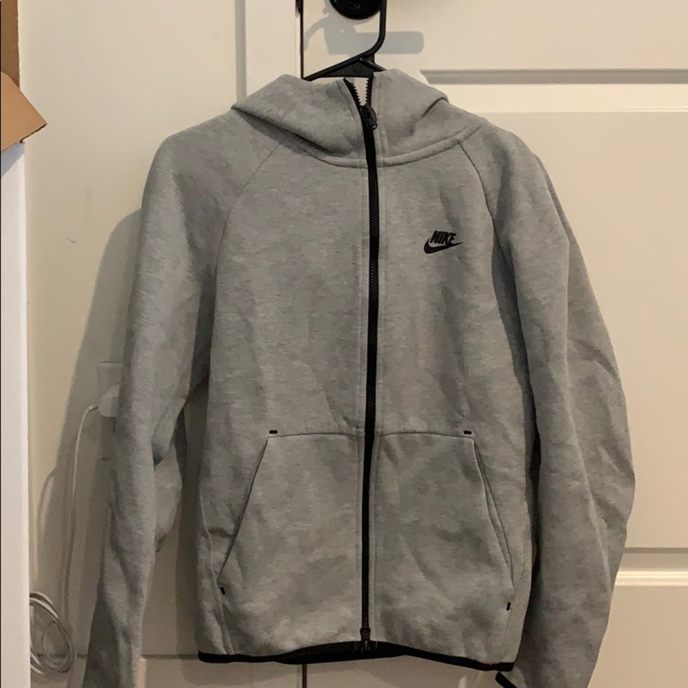 Nike Tech Fleece Full-Zip Hoodie – Grey
